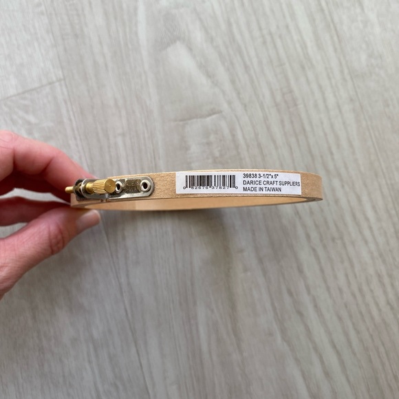 3/$20 DARICE 🍃 3.5x5" Oval Wooden Embroidery Hoop - Picture 2 of 5